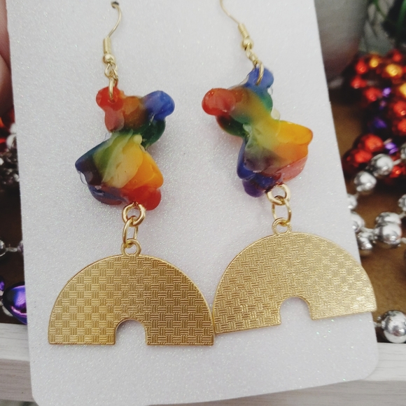 Fun gummy bear rainbow lgbtq pride dangle resin earrings - Picture 6 of 13
